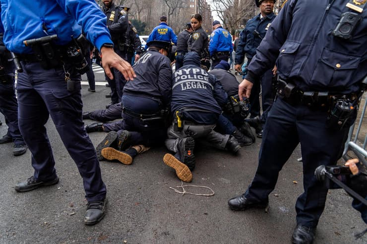 מעצר ב ניו יורק תומכי דאעש השליכו מטען חבלה מחוץ למעון ראש העיר ממדאני