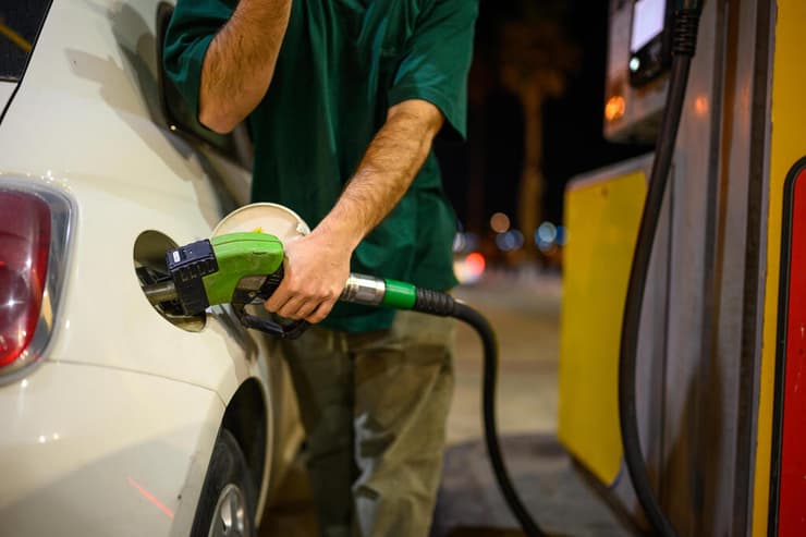 תחנת דלק בתל אביב