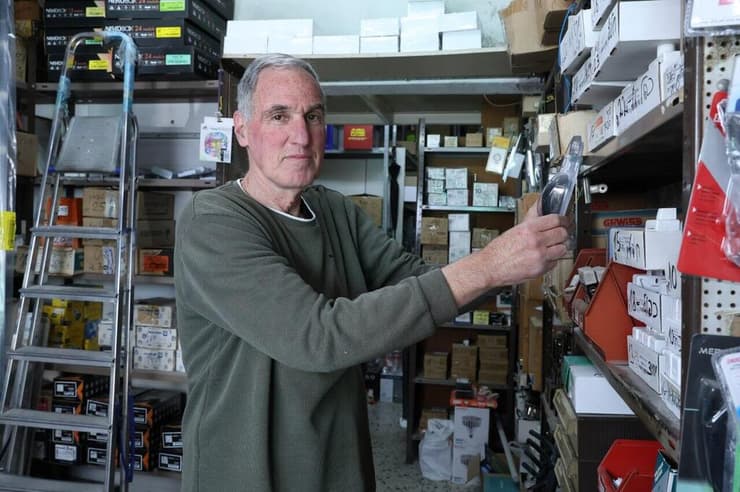  דן שיינמן חנות חשמל משנת 1971