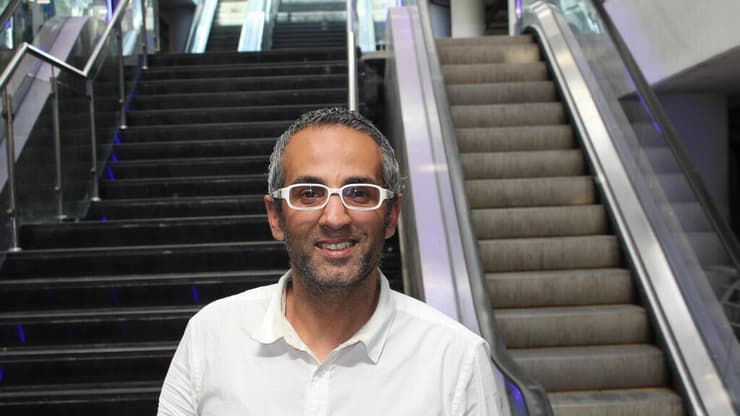 תומר חולצה לבנה 