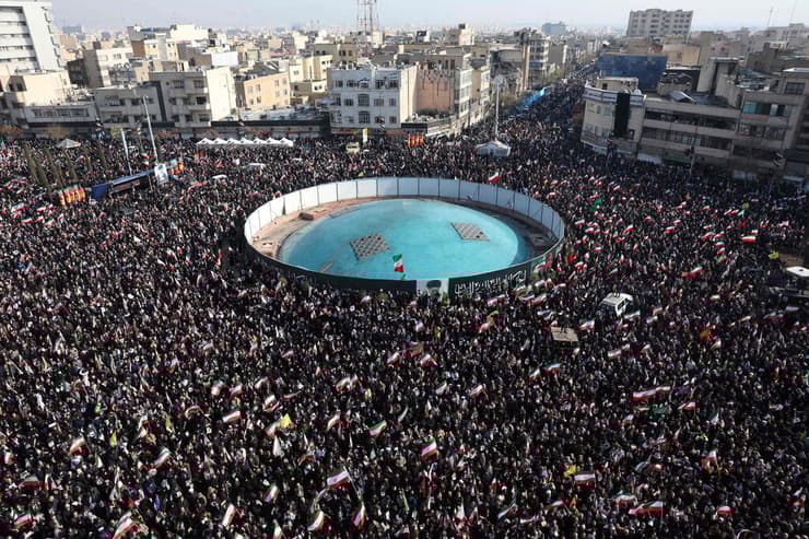 טהרן איראן הפגנה הפגנת תמיכה במנהיג העליון החדש מוג'תבא חמינאי