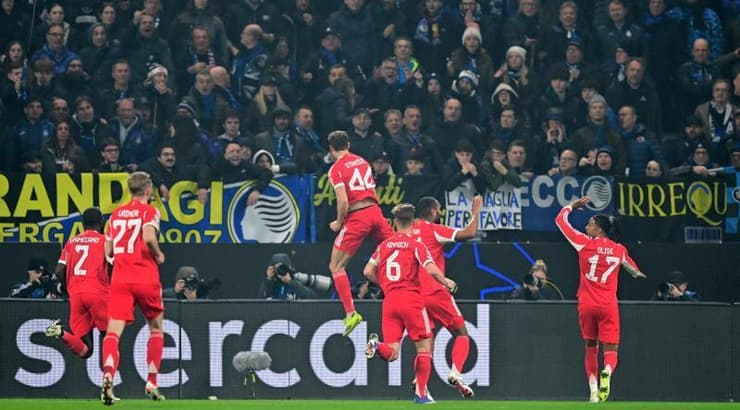 שחקני באיירן מינכן חוגגים