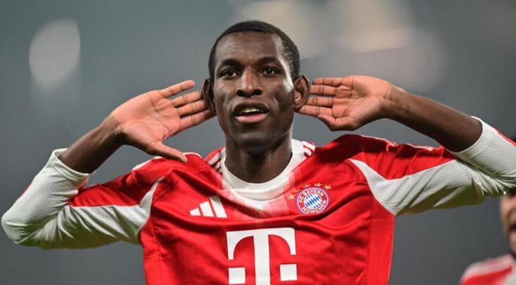 ניקולאס ג'קסון חוגג