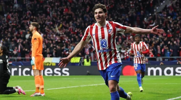 חוליאן אלבארס בטירוף