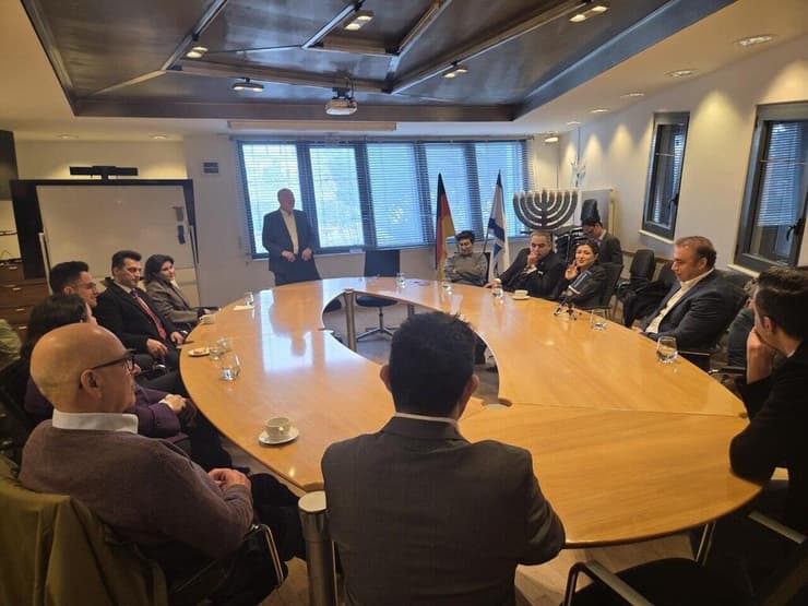 מפגש של איראנים גולים עם שגריר ישראל בברלין