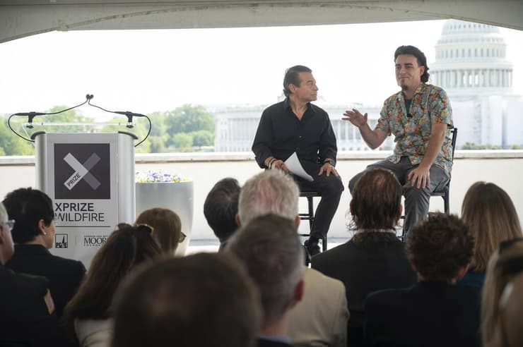 פאלמר לאקי, יזם הייטק ומיליארדר