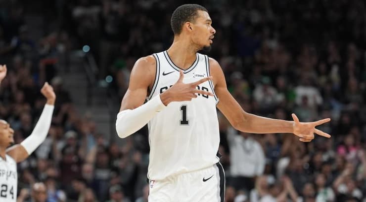 ויקטור וומבניאמה מאושר