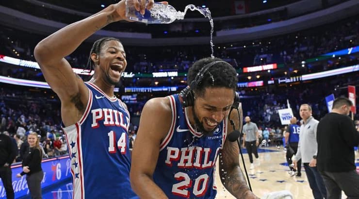 קאם פיין מאושר