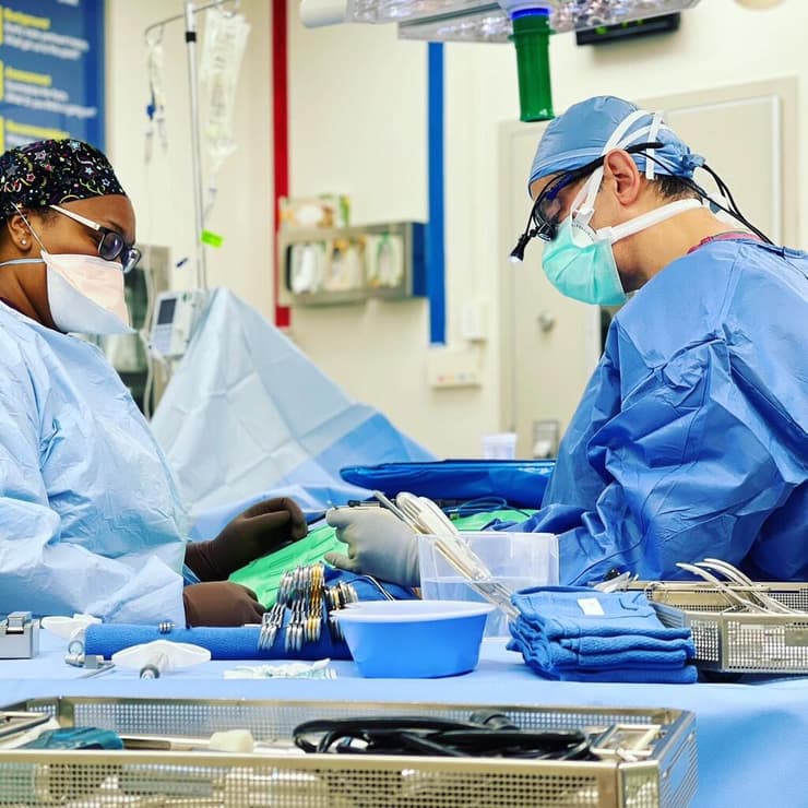 ד"ר שרווין נדרי, פלסטיקאי, ארצות הברית, איראן