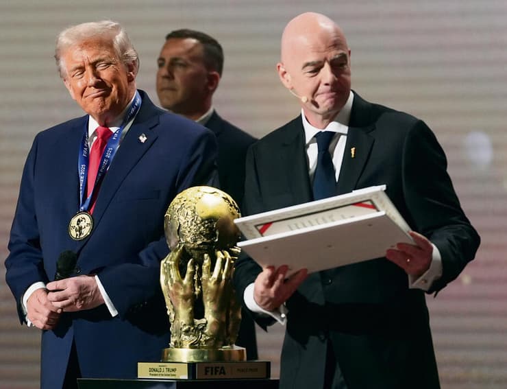 אם לא נובל, לפחות זה. נשיא פיפ"א מעניק לטראמפ  את פרס  השלום