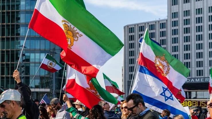 דגל ישראל עם דגלי איראן בתקופה השאה