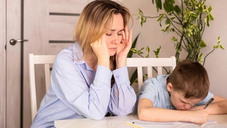 לחץ אצל הורים עשוי להשפיע על הרגלי האכילה בבית (צילום: Shutterstock) לחץ, סטרס, הורים