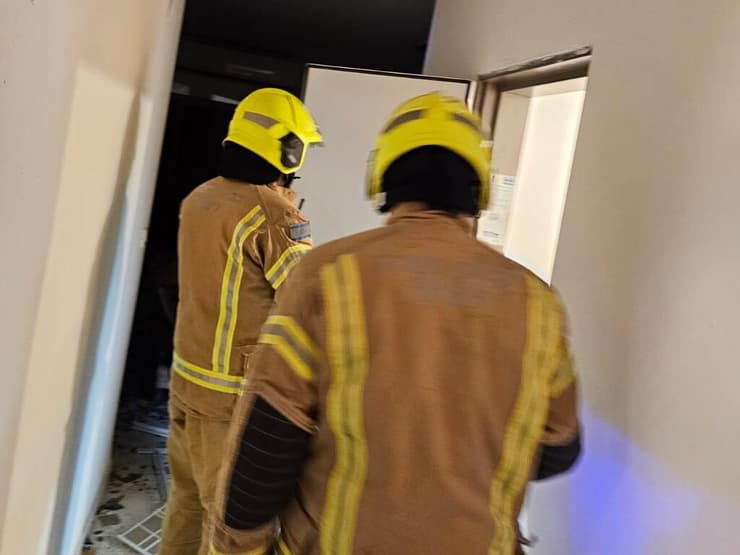 נזקי נזקים שברים שברי יירוט לבית בבית עמק בעמק חפר