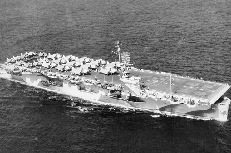 במלחמת העולם השנייה נושאות מטוסים כבר מילאו תפקידי מפתח. נושאת המטוסים גוודלקנל ב-1944 