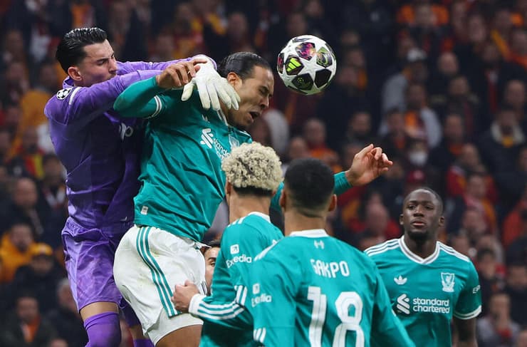 וירג'יל ואן דייק וליברפול מתקשים באיסטנבול