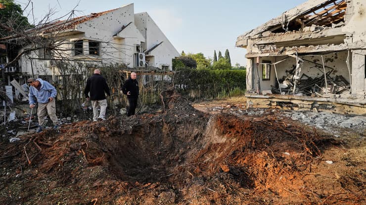 זירת נפילה בעמק חפר (צילום: AP Photo/Baz Ratner) זירת הפגיעה בעמק חפר