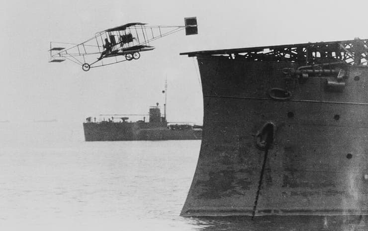 תיעוד של יוג'ין אילי ממריא מספינת הסיור בירמינגהם ב-14 בנובמבר 1910 