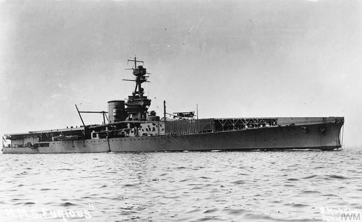 פיוריוס הבריטית לאחר שהוסבה לנושאת מטוסים ב-1917 