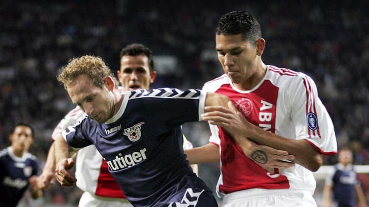 מאורו לוסטרינלי במדי תון בליגת האלופות נגד איאקס