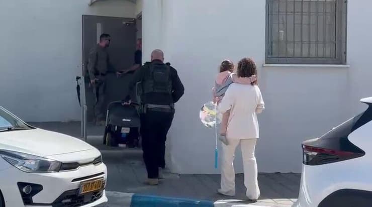 החזרת הפעוטות שנחטפו על ידי אביהן לביתן