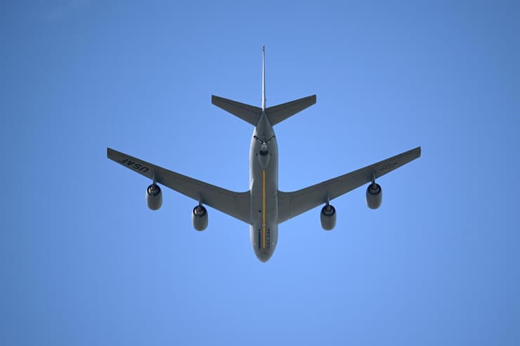 מטוס תדלוק אמריקני מדגם KC-135. איראן איימה, והמטוסים פונו מבולגריה (צילום: AP Photo/Phelan M. Ebenhack, File) מטוס תדלוק אמריקני מסוג kc-135