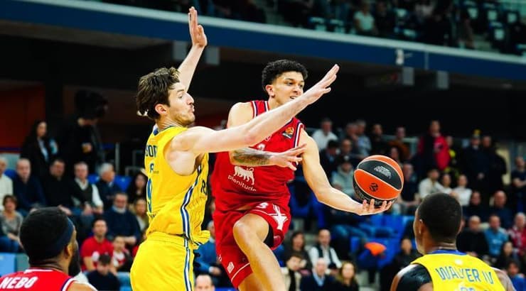 רומן סורקין חוסם (IMAGO) רומן סורקין חוסם