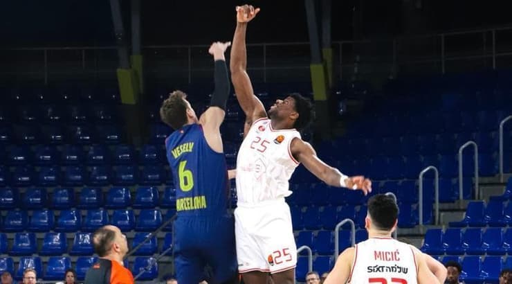 ג'אמפ-בול בפלאו בלאוגרנה (הפועל ת"א) ג'אמפ-בול בפלאו בלאוגרנה