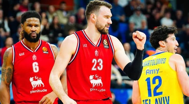 שחקני מילאנו מרוצים (IMAGO) שחקני מילאנו מרוצים