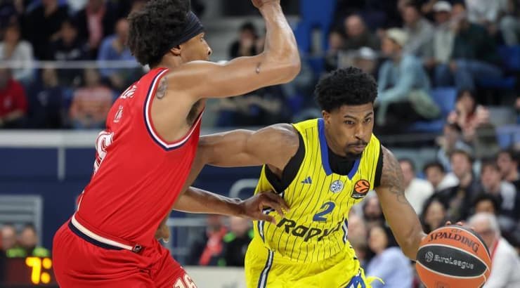 ג׳יימי קלארק בפעולה (IMAGO) ג׳יימי קלארק בפעולה