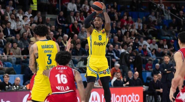 לוני ווקר (IMAGO) לוני ווקר