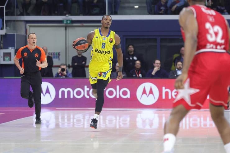 התעורר מאוחר. ווקר (צילום: Olimpia Milano) שחקן מכבי ת"א לוני ווקר