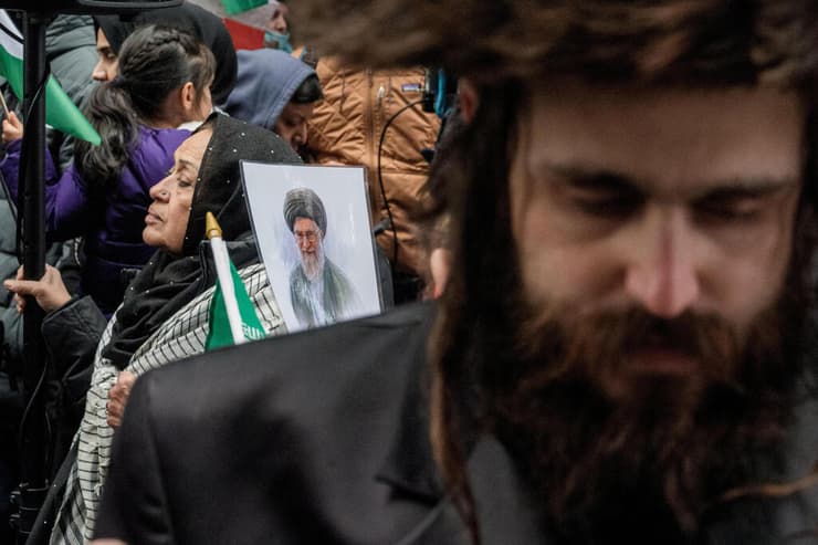  מפגינים נגד המלחמה באיראן בטיימס סקוור