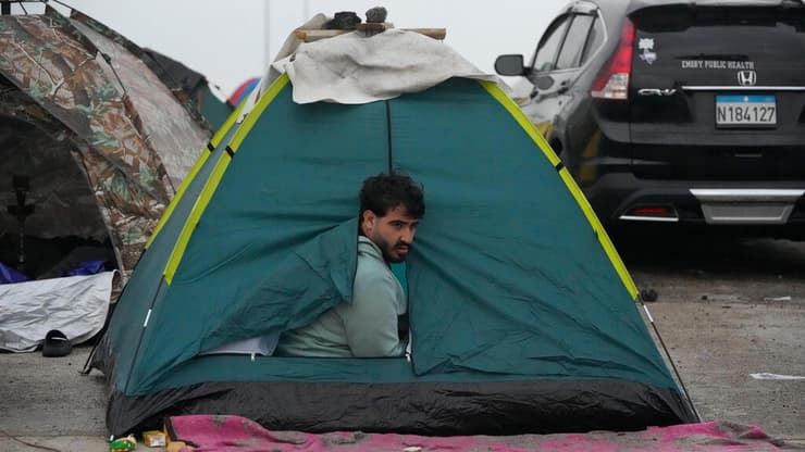 עקורים בלבנון (צילום: AP Photo/Hassan Ammar) עקורים ב לבנון בגלל ה מלחמה