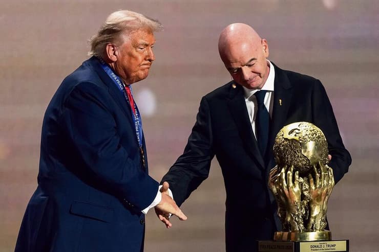 טראמפ ונשיא פיפ"א אינפנטינו. כולם כועסים (צילום:AP/ Stephanie Scarbroug) טראמפ ונשיא פיפ"א
