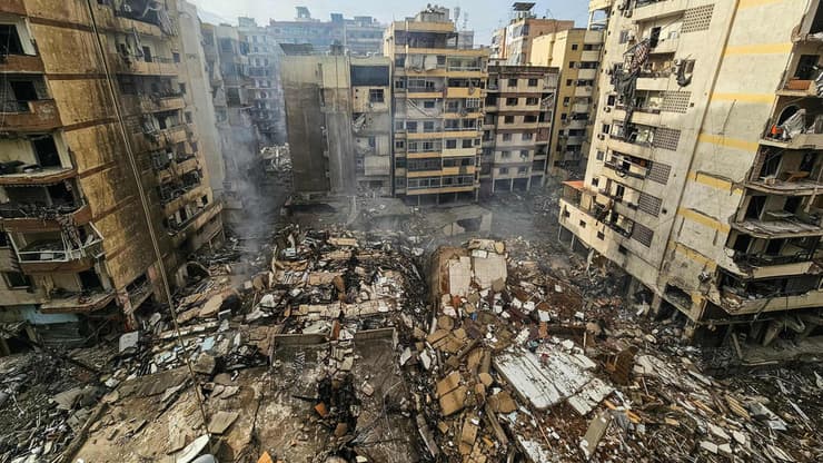 הרס בדאחייה (צילום: AFP) חארת חריכ דאחייה ביירות לבנון הריסות אחרי תקיפות צה"ל