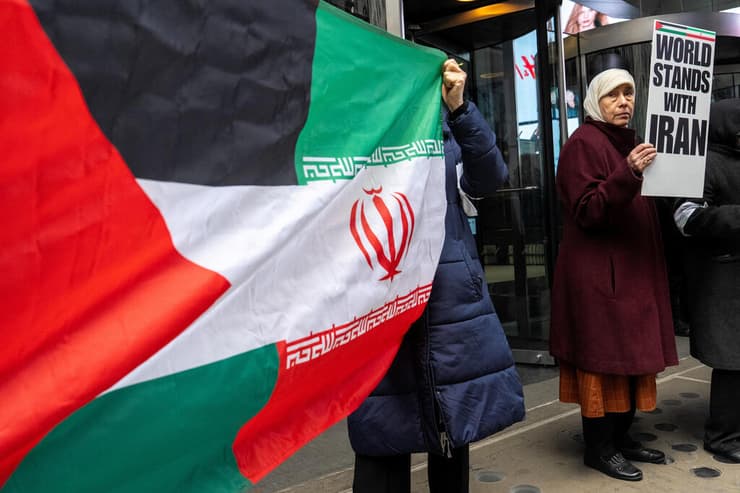  מפגינים נגד המלחמה באיראן בטיימס סקוור