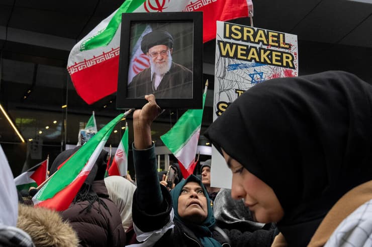  מפגינים נגד המלחמה באיראן בטיימס סקוור