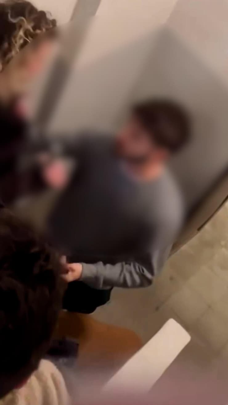 אזרח מונע באלימות מעוברי אורח להיכנס למקלט