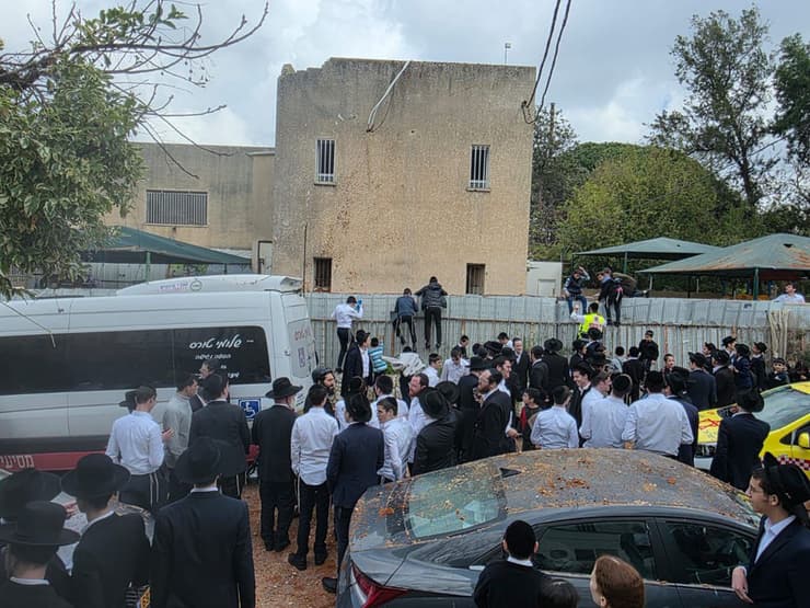 פגיעת רסיסים בבניין מגורים בבני ברק