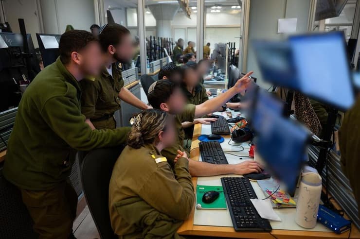 פעילות אמ"ן במהלך מבצע שאגת הארי (צילום: דובר צה"ל) פעילות אמ"ן במהלך מבצע שאגת הארי