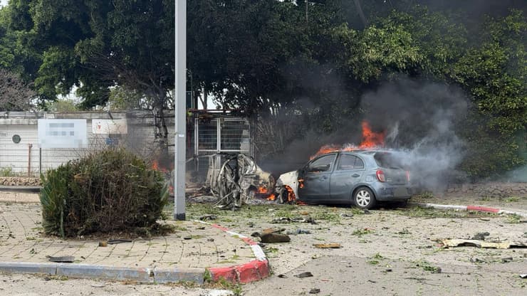 זירת נפילה בתל אביב (צילום: תיעוד מבצעי מד"א ) נפילת רסיס בתל אביב