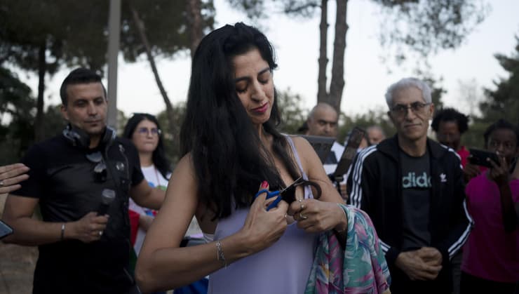 מחאה אחרי מותה של מאשה אמיני (צילום: AP Photo/ Maya Alleruzzo) מחאה אחרי מותה של מאשה אמיני