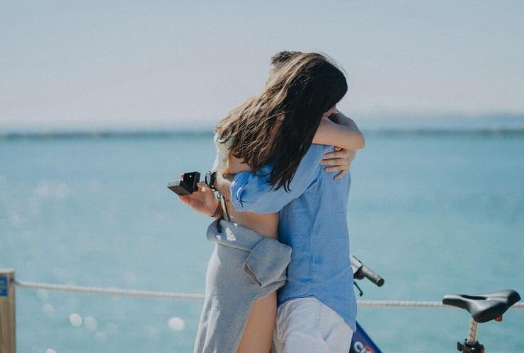 דין ואזדה. אף אחד מהם לא חשב שיפגוש את אהבת חייו הרחק ממדינתו (צילום: Nati Hortig) דין והאיראנית