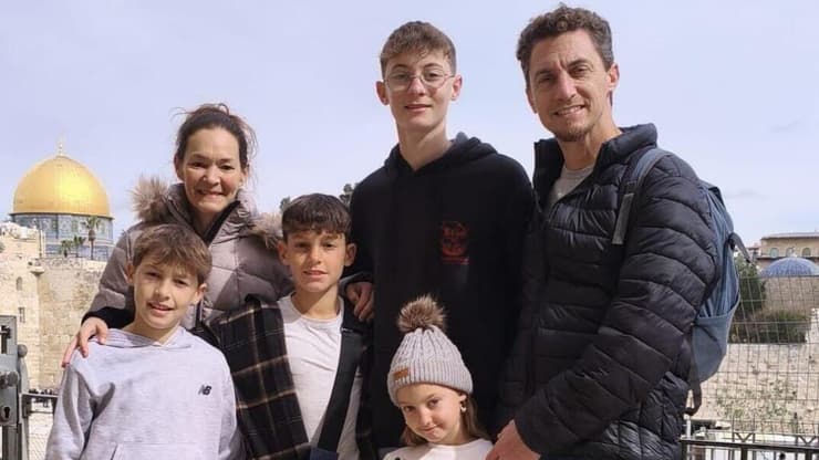 עדי קפלן מעין הנציב, אמא לארבעה ומתנגדת לפתיחת מערכת החינוך בזמן מלחמה 