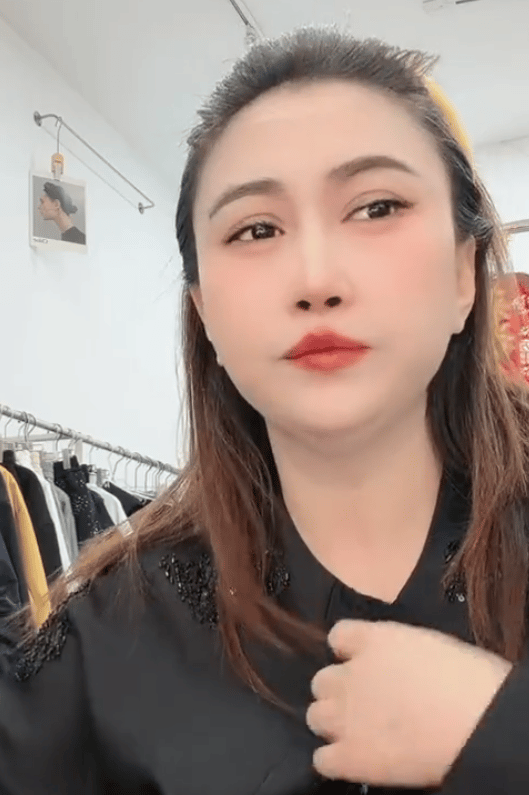 טרגדיה בשידור חי. וואנג יפיי לפני שהתמוטטה ומתה (צילום: הרשתות החברתיות) משפיענית הרשת הסינית וואנג יפיי מתה בשידור חי