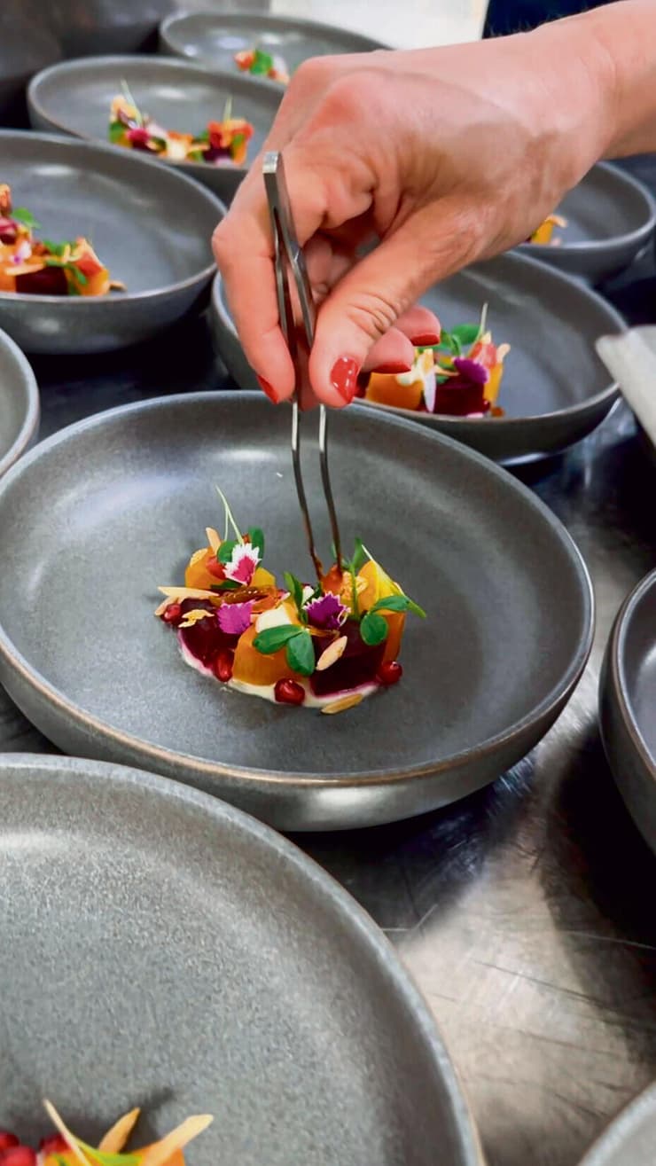 ארוחת טעימות ישראלית־הודית במריוט. בשתי המדינות אוכל הוא עדיין אוכל והמטבח הביתי הוא עדיין העוגן (צילום: רותי רוסו) ארוחת טעימות ישראלית־ הודית במריוט. בשתי המדינות אוכל הוא עדיין אוכל והמטבח הביתי הוא עדיין העוגן