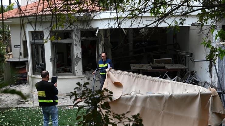 נפילת רסיס בחצר בית בשוהם