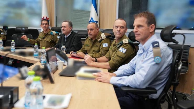 שר הביטחון ובכירי ביטחון בהערכת מצב בבור