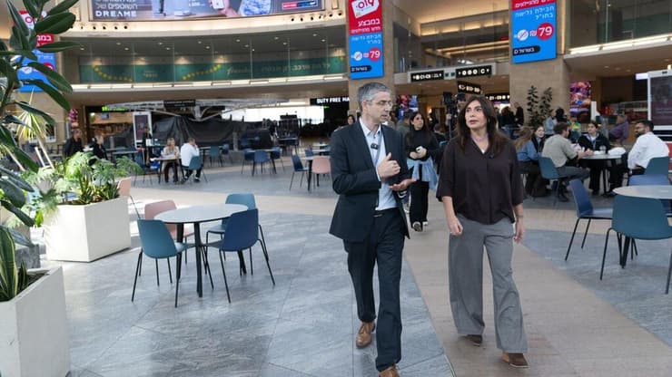 שרת התחבורה רגב ומנכ"ל רש"ת בדיוטי פרי (צילום: רשות שדות התעופה) נתב"ג בזמן מלחמה