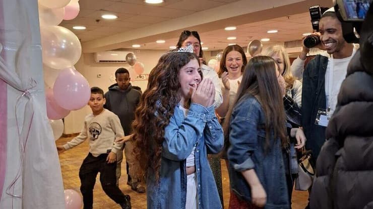 לירז מופתעת מהאירוע שנערך עבורה. "לא אשכח את הרגע הזה בחיים"   